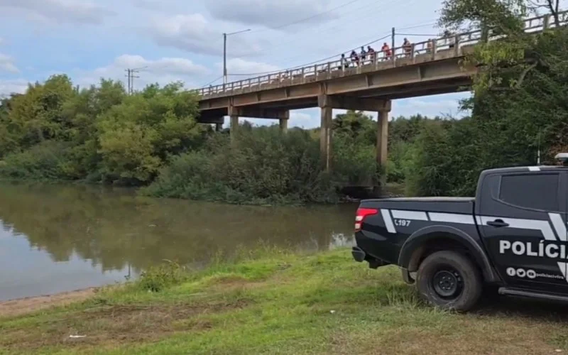 TRÁGEDIA NO RS : PAI TENTA ESTRANGULAR E DEPOIS JOGA FILHO PEQUENO DE PONTE