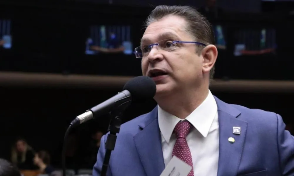 LIDER DO PL PROTOCOLA PEDIDO DE URGÊNCIA PARA PROJETO DE ANISTIA COM ASSINATURA DA BASE DE LULA
