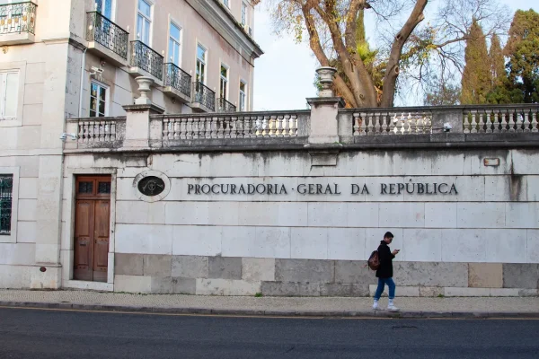 COMO PASTORES EVANGÉLICOS ESTÃO EXPLORANDO BRASILEIROS EM PORTUGAL