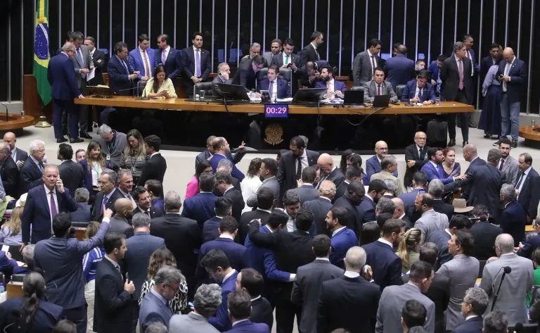 IMPACTO DE AUMENTO DE NÚMERO DE DEPUTADOS NA CÂMARA FEDERAL E ASSEMBLEIAS ESTADUAIS
