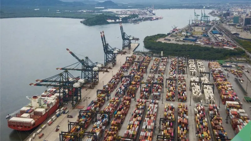 EXPORTAÇÕES DO BRASIL PARA EUA SOBEM 21,9% EM ABRIL APÓS TARIFAS DE TRUMP 