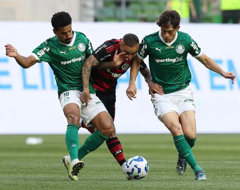 FLAMENGO MANTÉM RETROSPECTO E VENCE PALMEIRAS DENTRO DO ALLIANZ PARQUE