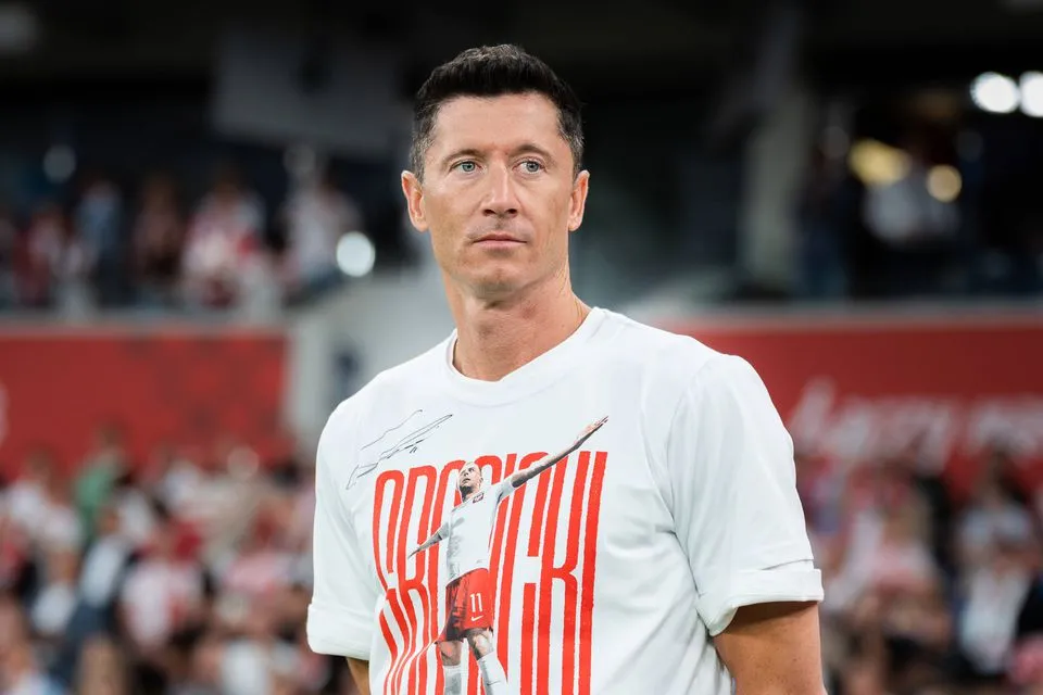 CAOS NA POLÕNIA LEWANDOWSKI PERDE BRAÇADEIRA DE CAPITÃO E RENUNCIA Á SELEÇÃO
