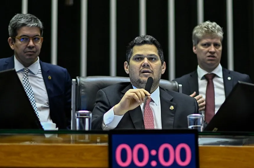 REQUERIMENTO PARA INSTALAÇÃO É LIDO E CPMI DO ROUBO DO INSS AVANÇA NO CONGRESSO