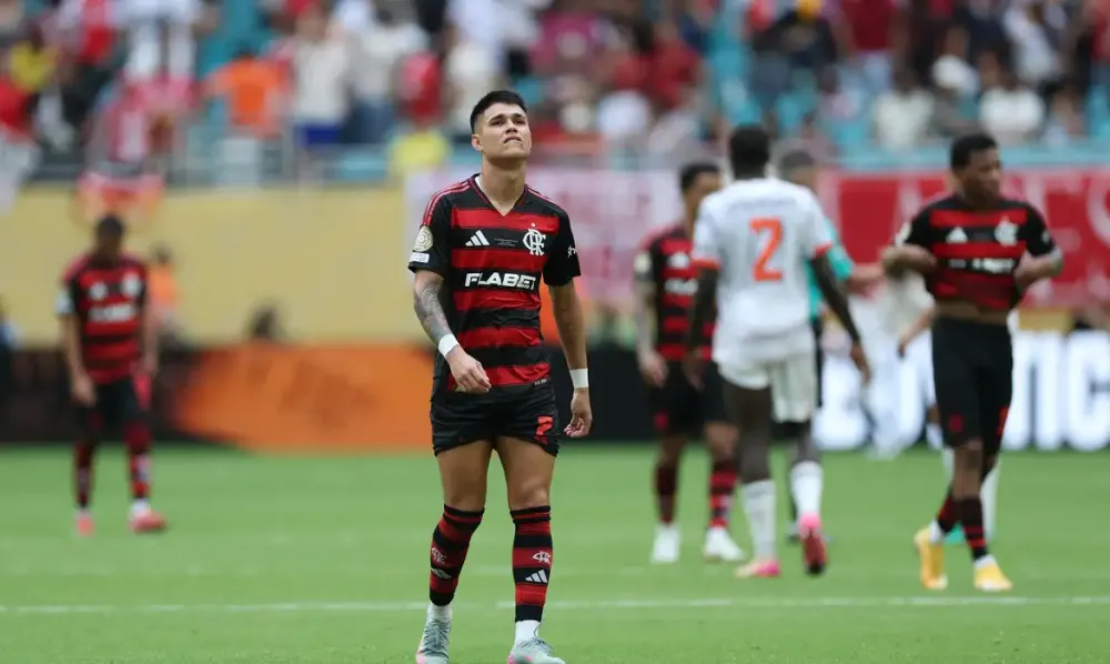 BAYERN DESPACHA FLAMENGO E VAI ÀS QUARTAS DE FINAL DO MUNDIAL