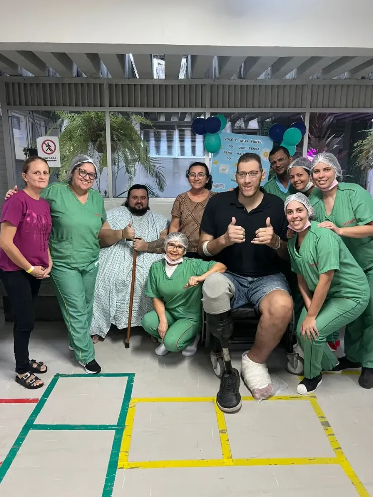 O HOMEM MAIS ALTO DO BRASIL, PARAIBANO “NINÃO” TEM SEGUNDA PERNA AMPUTADA APÓS INFECÇÃO NOS OSSOS