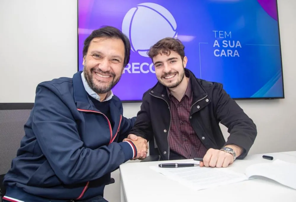 JOÃO AUGUSTO LIBERATO, FILHO DE GUGU CELEBRA CONTRATAÇÃO NA RECORD
