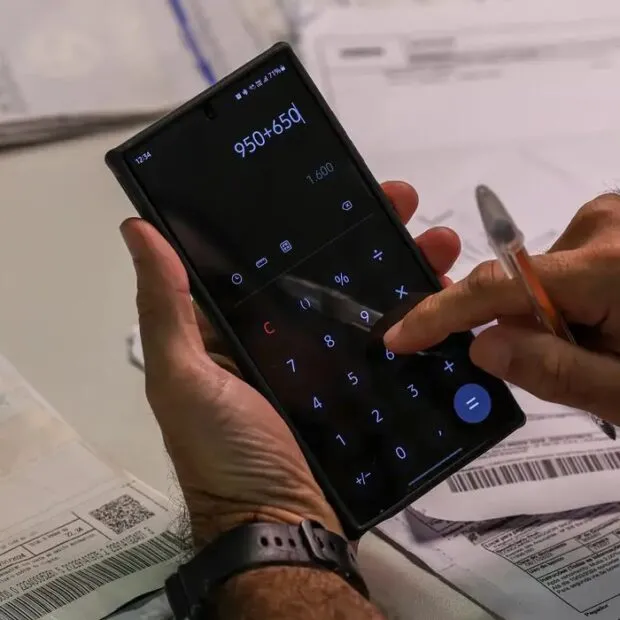 ENDIVIDAMENTO DAS FAMÍLIAS BRASILEIRAS ATINGE NÍVEIS RECORDES EM 2025