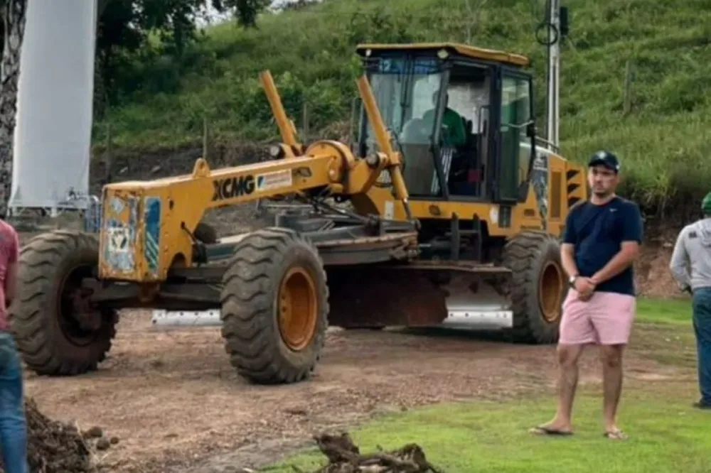 DEPUTADO FEDERAL-TO(PP) VICENTINHO JÚNIOR USOU MÁQUINAS DO GOVERNO EM OBRA DA SUA PRÓPRIA FAZENDA PARA PREPARATIVOS DE FESTA ORGANIZADA PELA FAMÍLIA