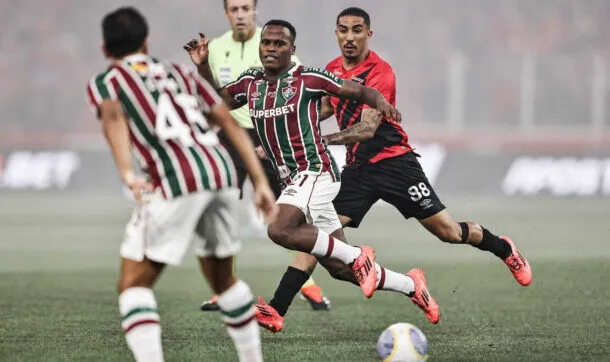 FLUMINENSE EMPATA COM ATLÉTICO PR E SEGUE FORA DO Z4 DO BRASILEIRO