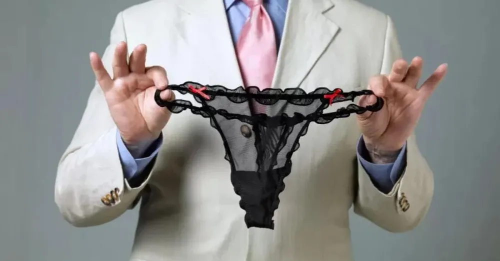 PREFEITO É PRESO APÓS SER FLAGRADO CHEIRANDO CALCINHA DE ADOLESCENTE