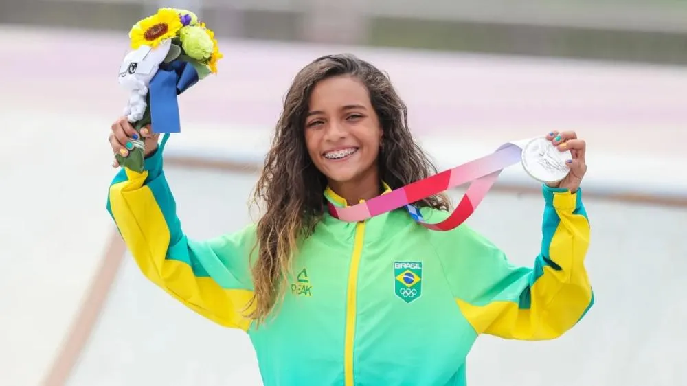 RAYSSA LEAL ASSUME NAS REDES SOCIAIS SER BISSEXUAL, SKATISTA NAMORA INFLUENCIADORA DUDA WILKEN