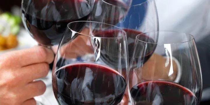 SE JESUS TRANSFORMOU ÁGUA EM VINHO POR QUE AS IGREJAS BRASILEIRAS PROIBIRAM O ÁLCOOL