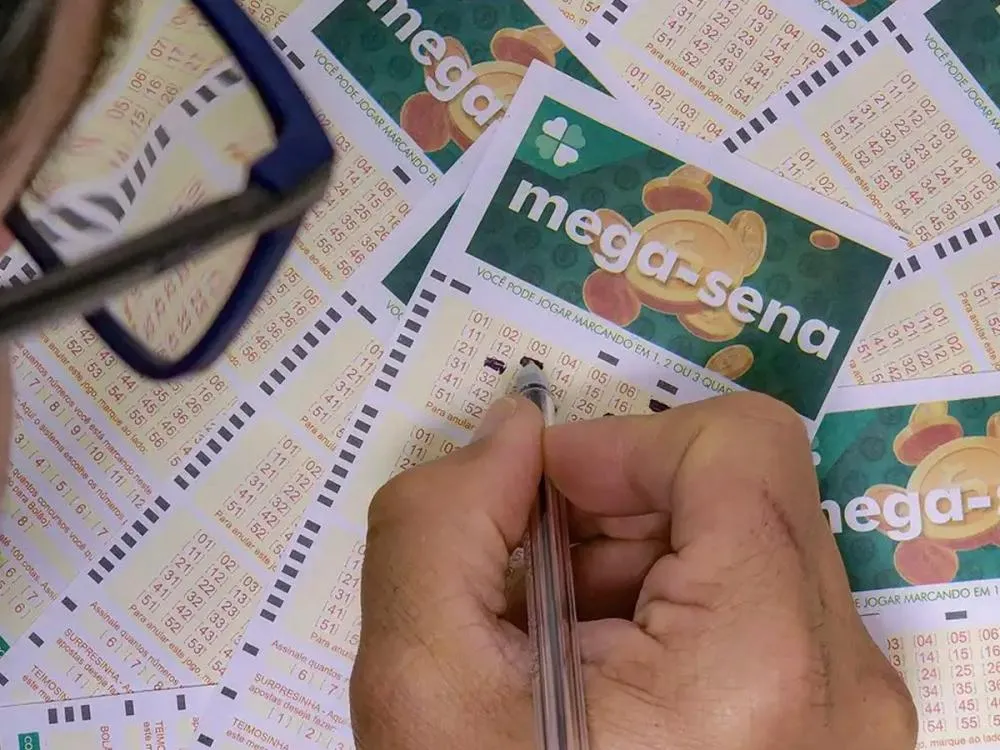 FUNCIONÁRIA FURTA BILHETE PREMIADO DA MEGA SENA POLÍCIA INTERVÉM E ELA CONFESSA MAIS OUTRO CRIME