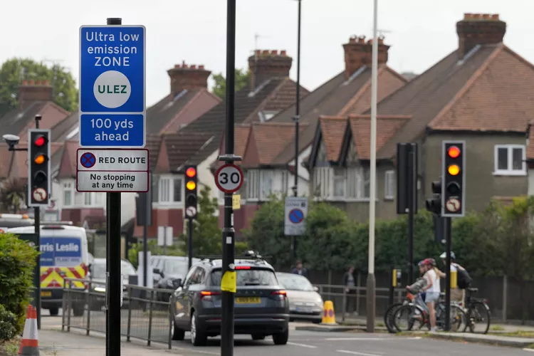 LONDRES , PARIS, DUBLIN: QUAL A CIDADE EUROPEIA COM AS ESTRADAS MAIS CONGESTIONADAS?