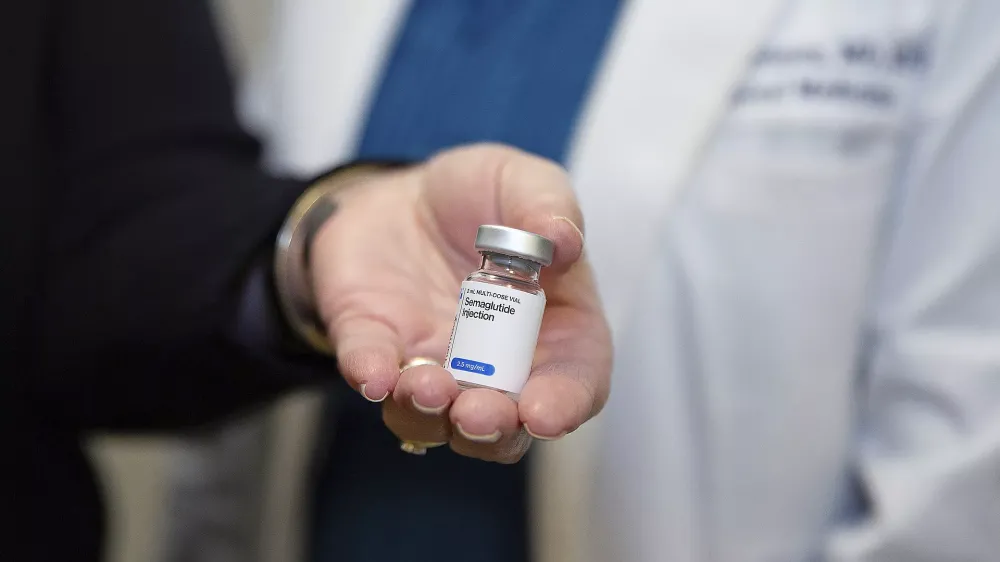 MEDICAMENTOS DE SUCESSO PARA PERDER PESO ASSOCIADOS A UM MENOR RISCO DE DEPENDÊNCIA, ESQUIZOFRENIA, DEMÊNCIA E OUTROS