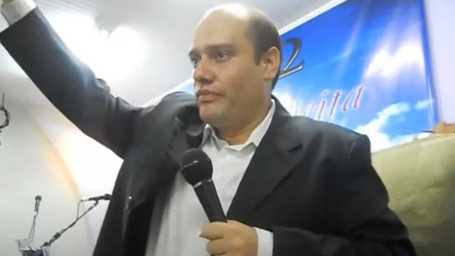 ESTELIONATO RELIGIOSO: PASTOR É DENUNCIADO POR PROMETER E “RECONSTRUIR SEIO” E FAZER “NASCER DENTES”