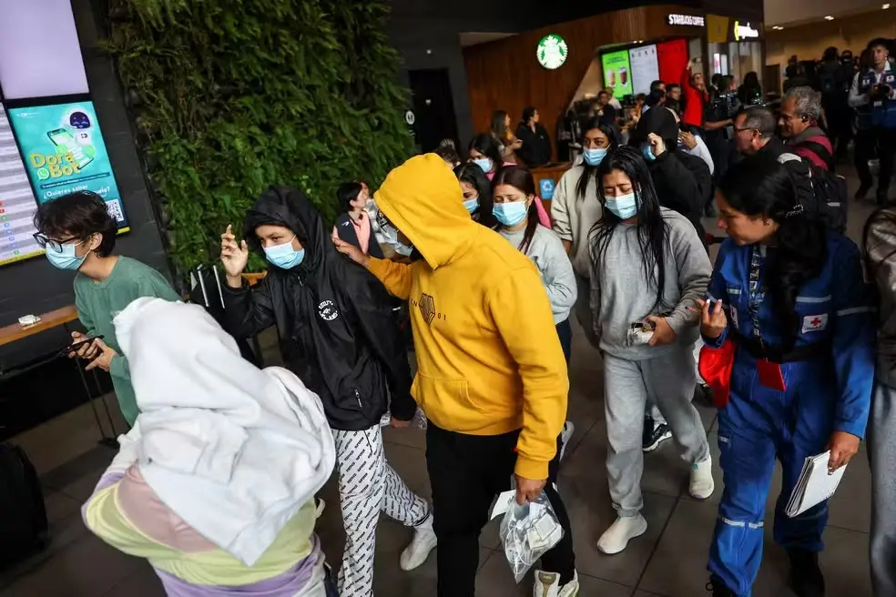ALGEMAS, CHINELOS E 9 GRAUS C: LATINOS RELATAM “ CAÇADA” DE AUTORIDADES CONTRA IMIGRANTES NOS EUA