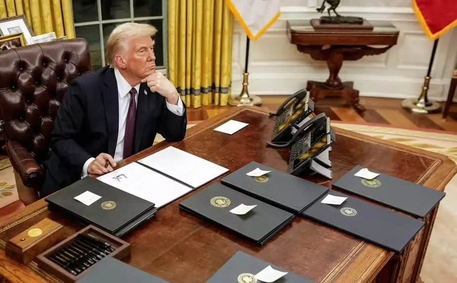 TRUMP AMEAÇA MANDAR IMIGRANTES ILEGAIS PARA PRISÃO DE GUANTÁNAMO EM CUBA