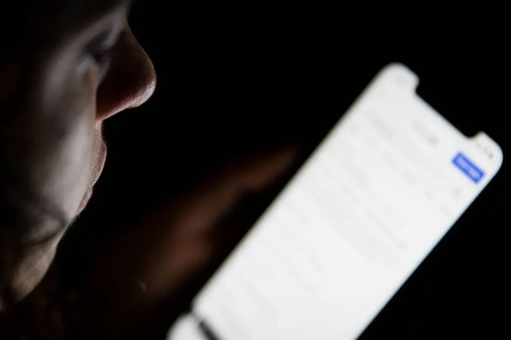 USO DE IDENTIDADE FALSA PARA DAR GOLPES NA WEB PODE SE TORNAR CRIME