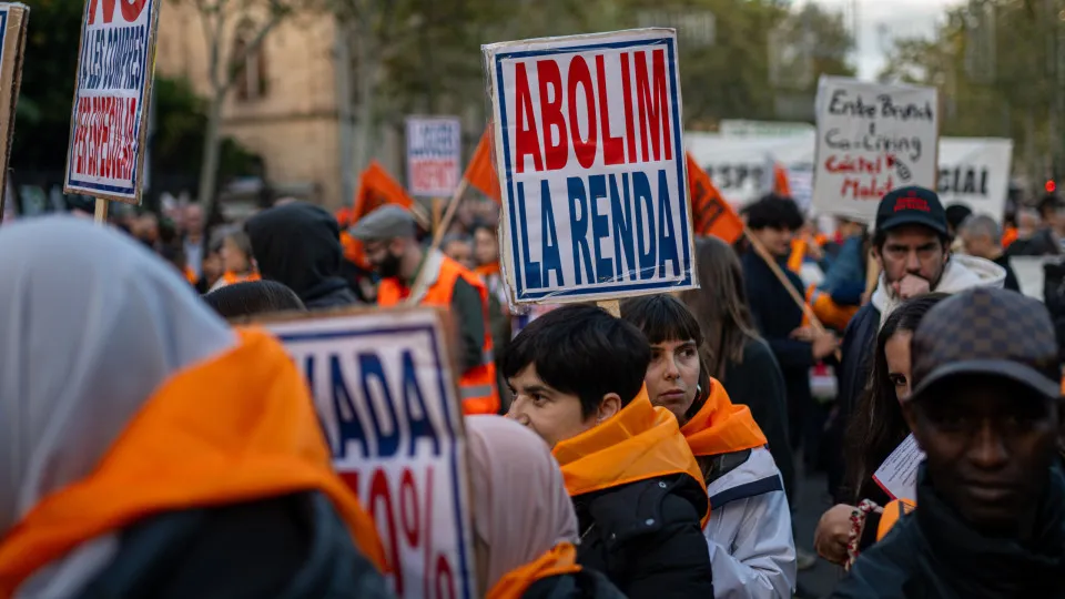 JUSTIÇA DA ESPANHA APOIA PLANO DE BARCELONA DE PROIBIR ALUGUEL TURÍSTICO