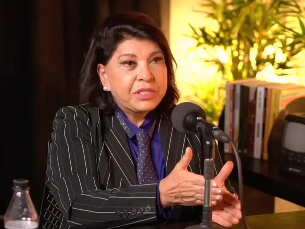 ROBERTA MIRANDA DIZ QUE SE APAIXONOU PELA MESMA MULHER QUE SEU PAI