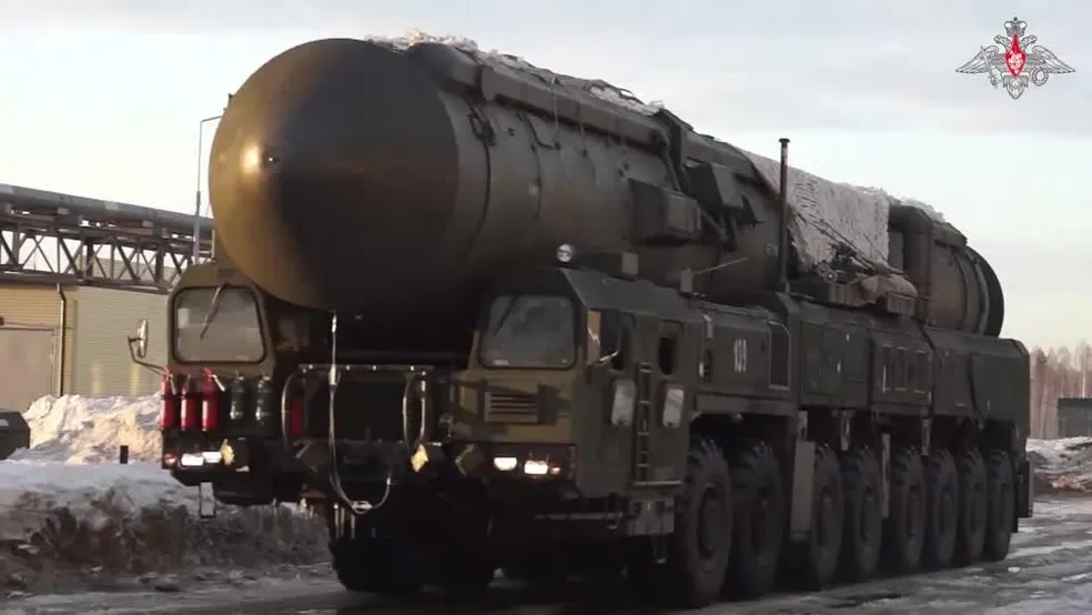 RÚSSIA POSICIONA MÍSSEIS COM ALCANCE DE ATÉ 12 MIL KM EM EXERCÍCIO MILITAR