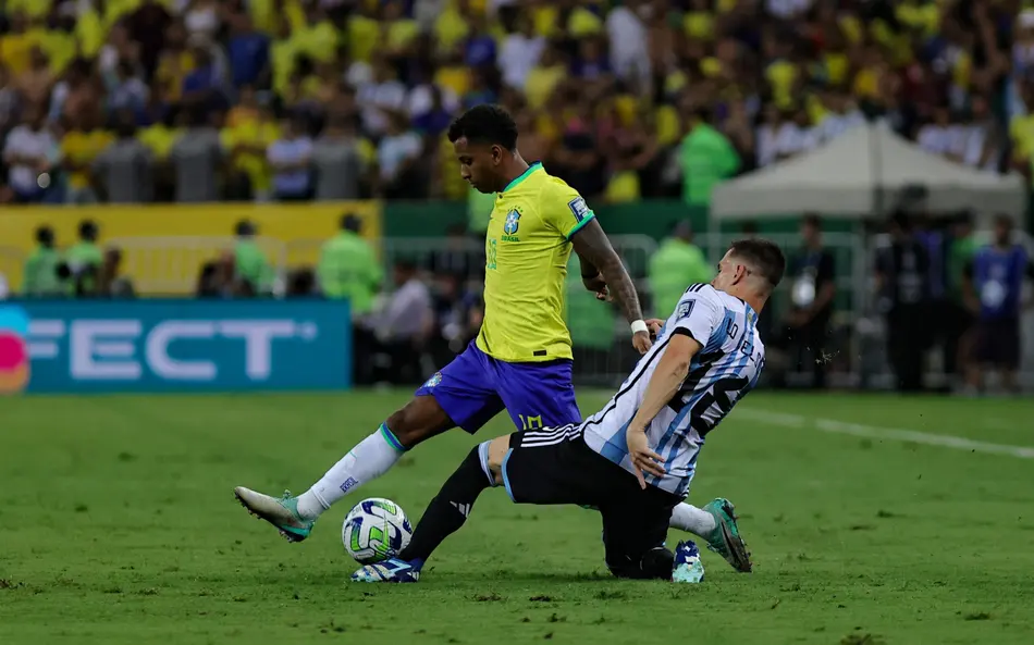 CHEIO DE DESFALQUES, BRASIL VISITA ARGENTINA PELAS ELIMINATÓRIAS